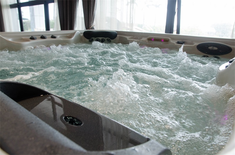 私人泳池,逆流泳池,游泳池設(shè)備